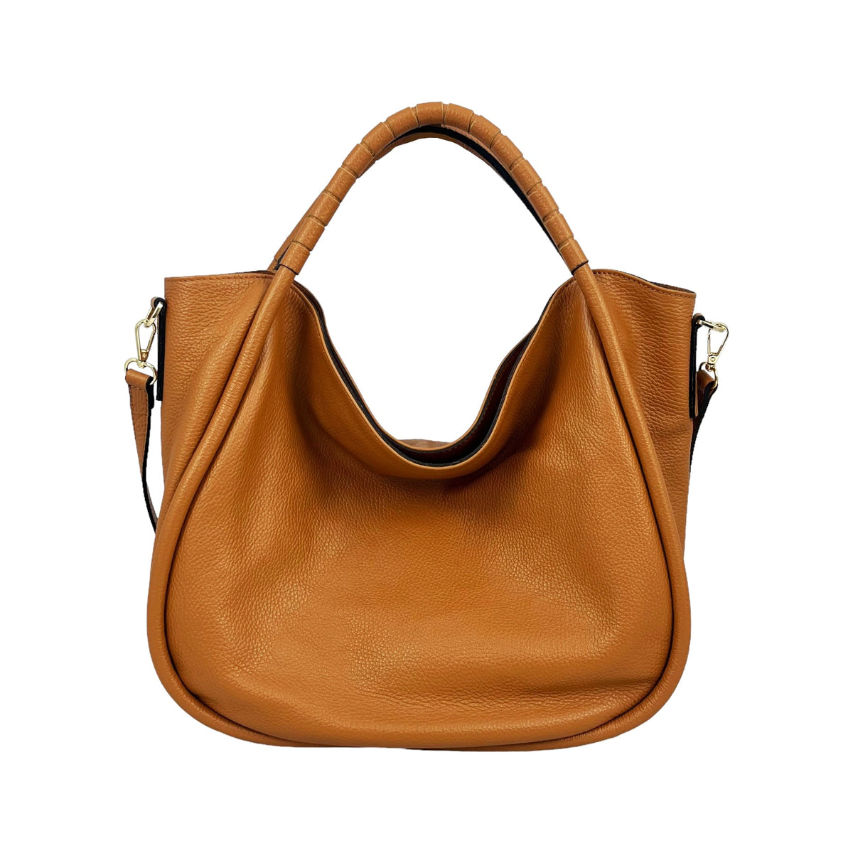 Bolso shopper de piel blanda camel, visto de frente sobre fondo blanco