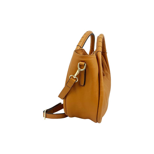 Parte trasera del bolso de mano de piel camel
