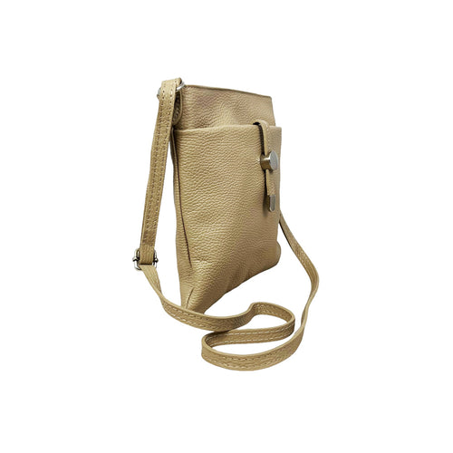 Parte trasera del bolso bandolera de piel, con el bolsillo de cremallera