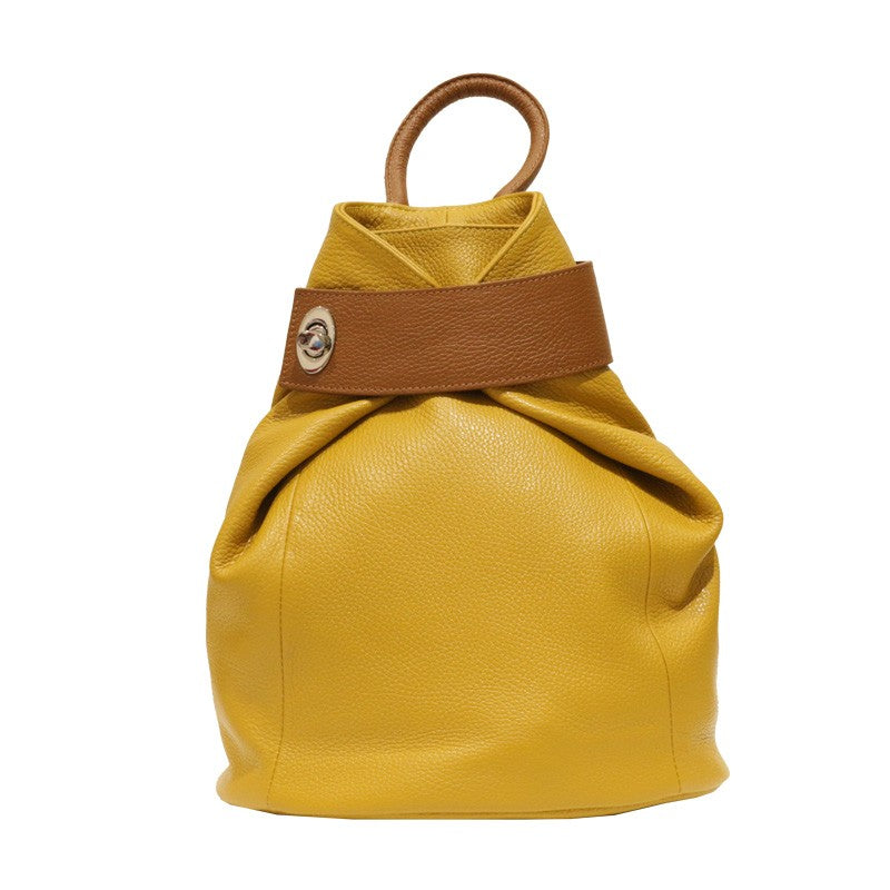 Mochila de piel CLYO con cierre cruzado