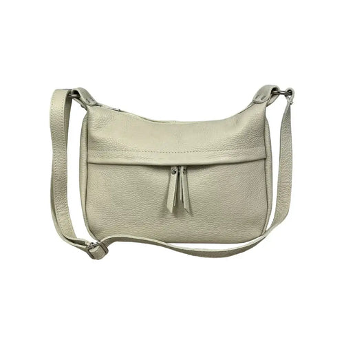 Bolso bandolera de piel en media luna, beige, con el bolsillo delantero de cremallera